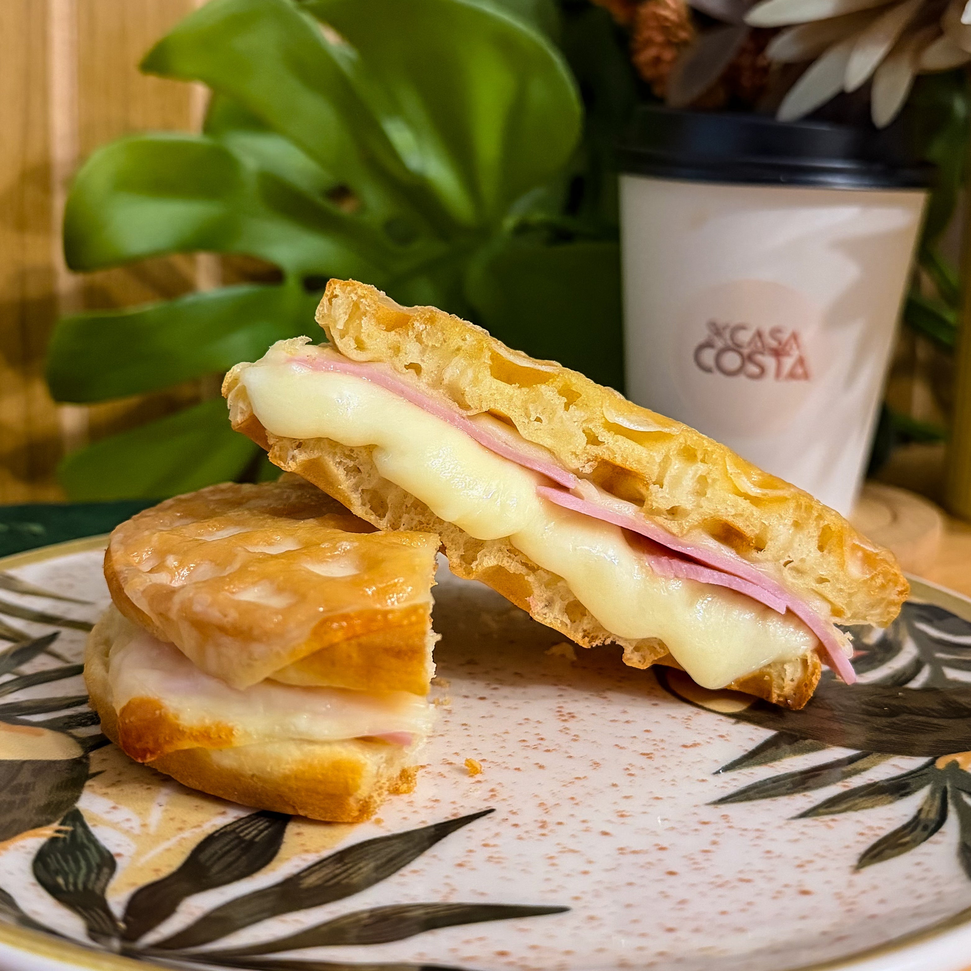 Waffle de pão de queijo recheado