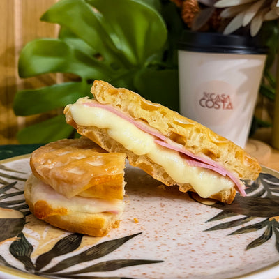 Waffle de pão de queijo recheado